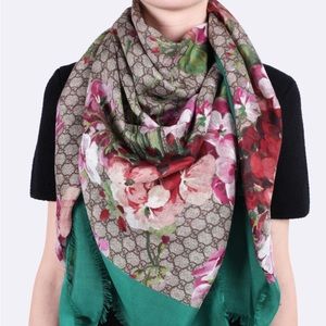 Gucci new with tags never worn scarf. Floral and emerald green. 140 x 140